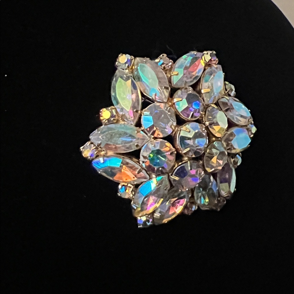 Vintage 2” Gold and Iridescent 1950’s Crystal Brooch - Picture 2 of 6